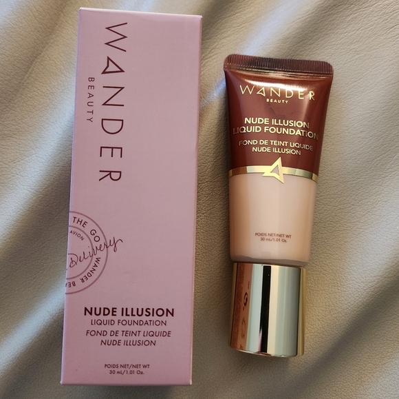 WANDER Beauty Nude Illusion Liquid Foundation in Shade Light - Picture 1 of 3